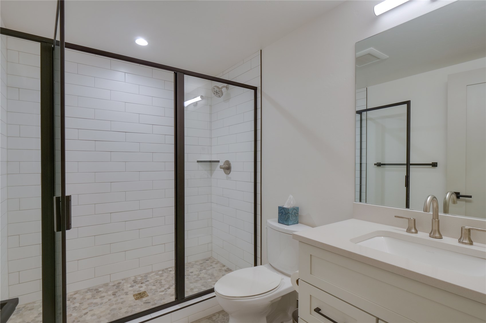 111 Geneva DRIVE W G1