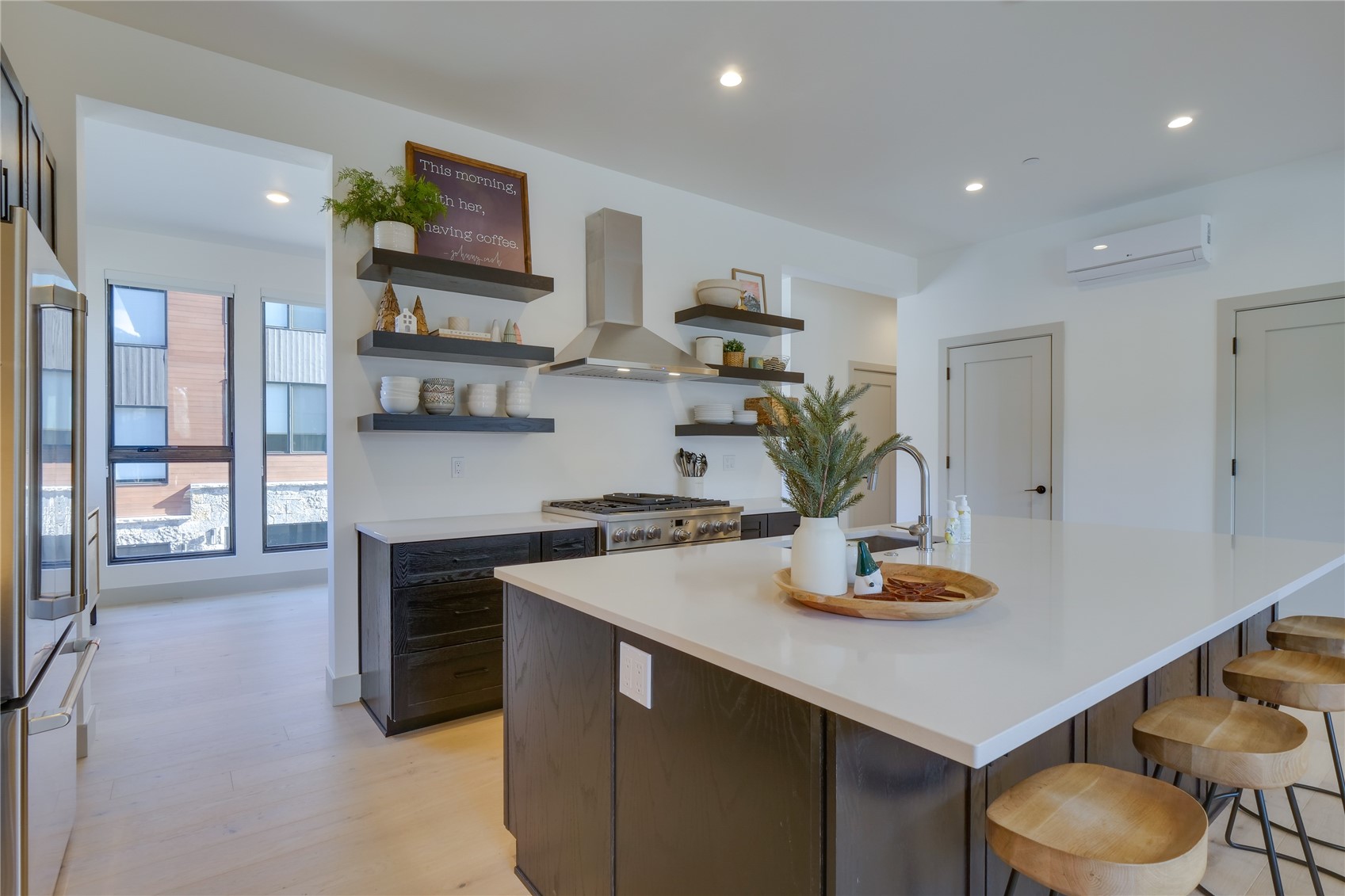 111 Geneva DRIVE W G1