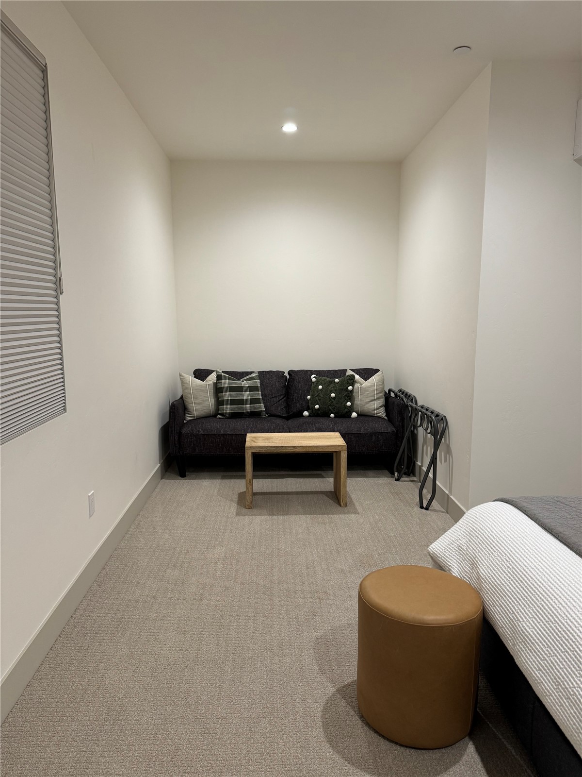 111 Geneva DRIVE W G1