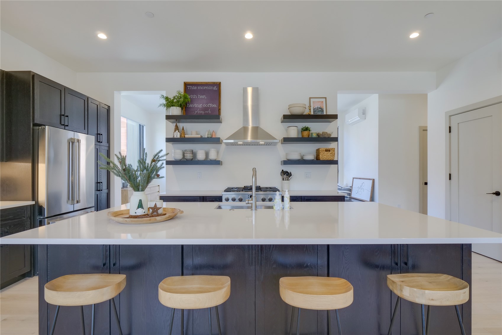 111 Geneva DRIVE W G1