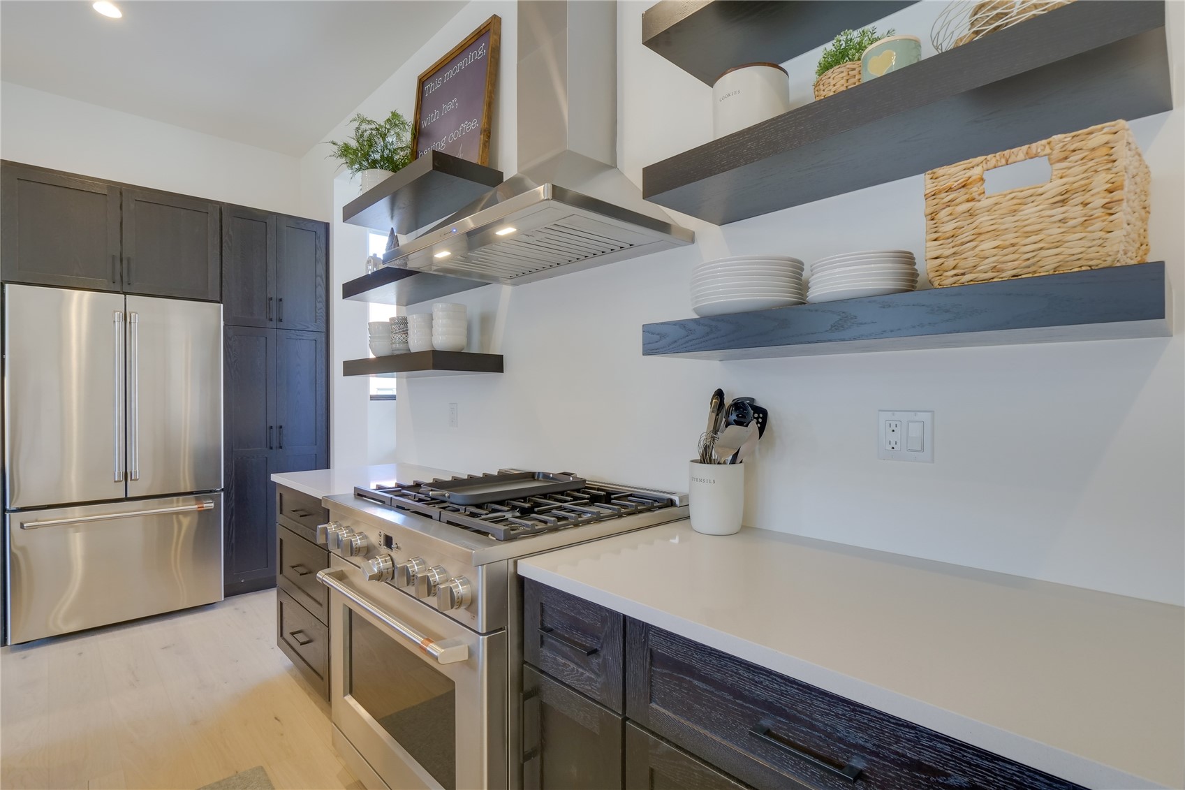 111 Geneva DRIVE W G1