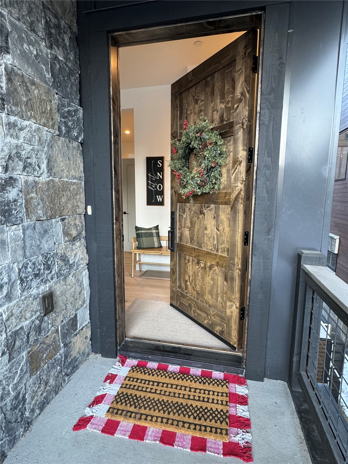 111 Geneva DRIVE W G1