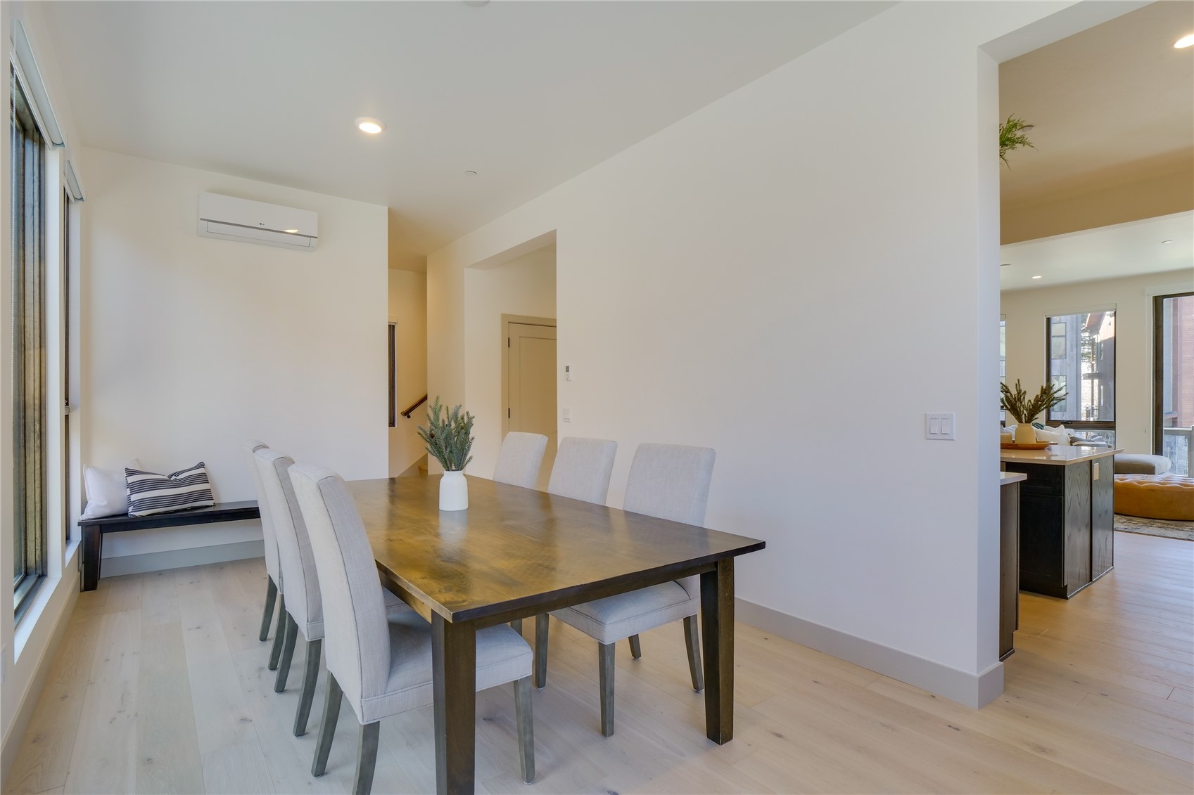 111 Geneva DRIVE W G1