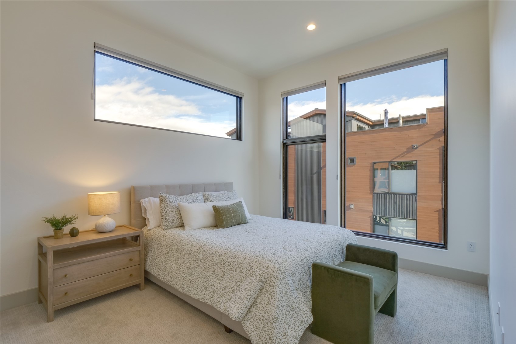 111 Geneva DRIVE W G1