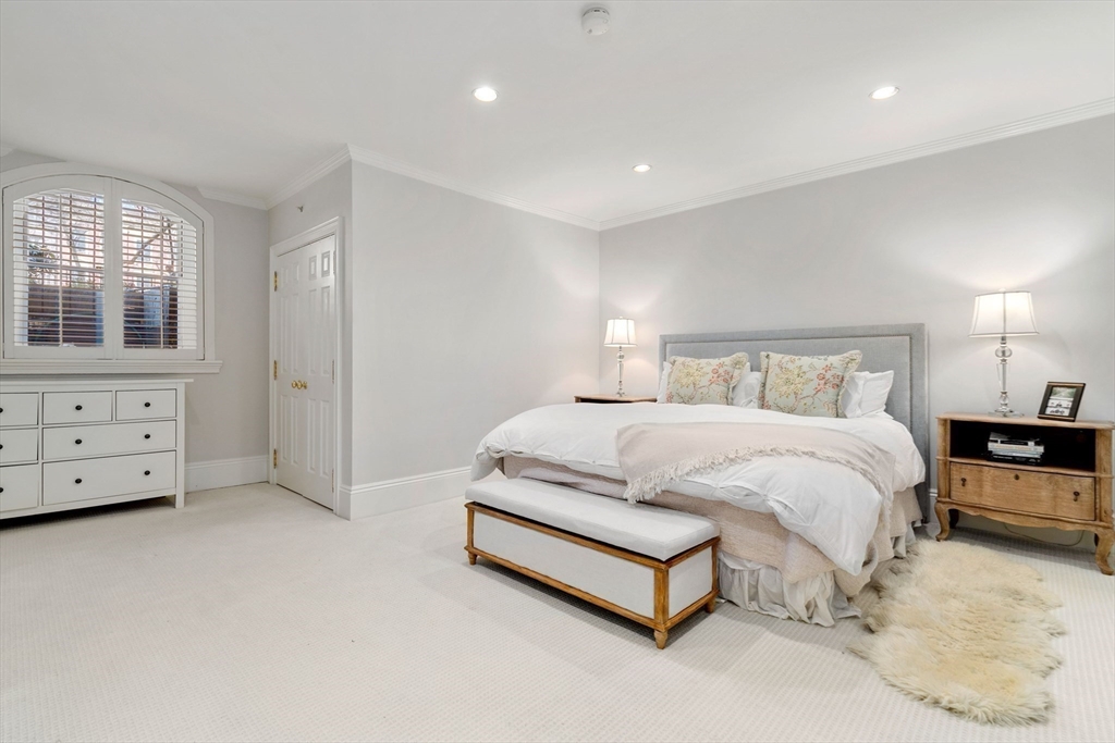 32 Commonwealth Ave # 1