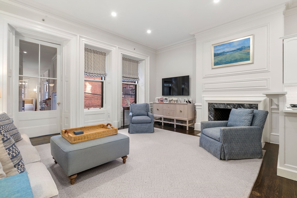 32 Commonwealth Ave # 1