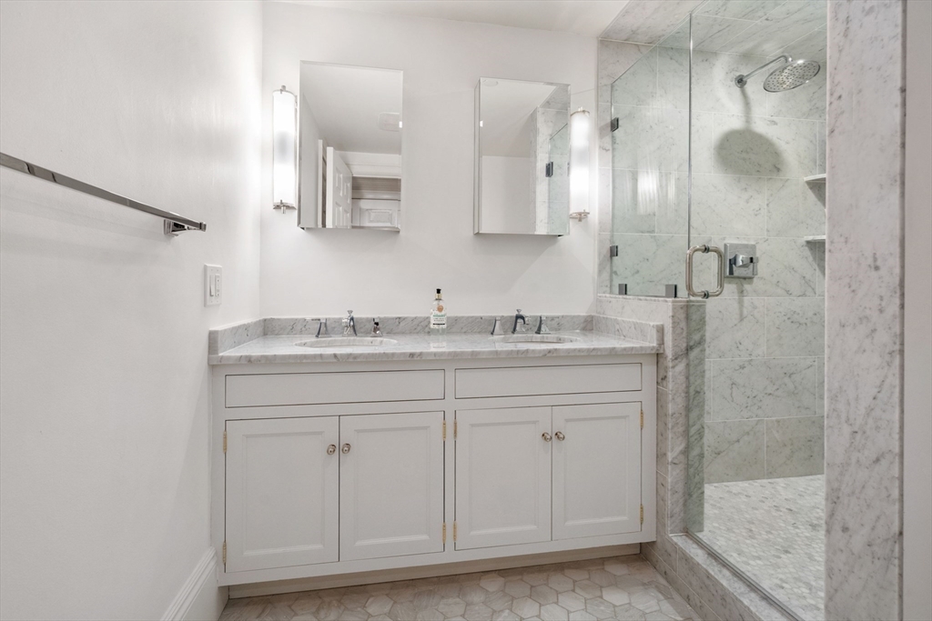 32 Commonwealth Ave # 1