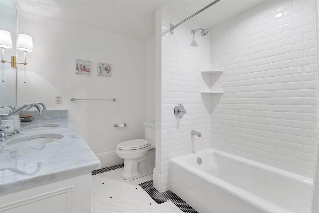 32 Commonwealth Ave # 1