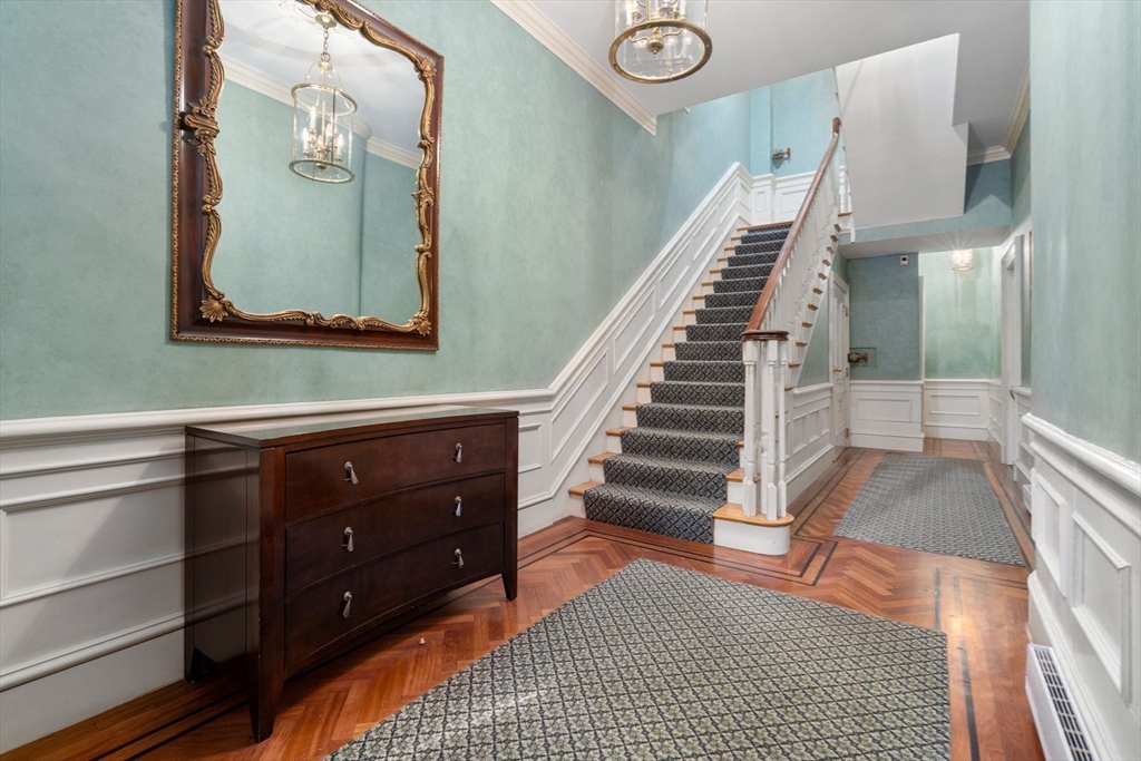 32 Commonwealth Ave # 1