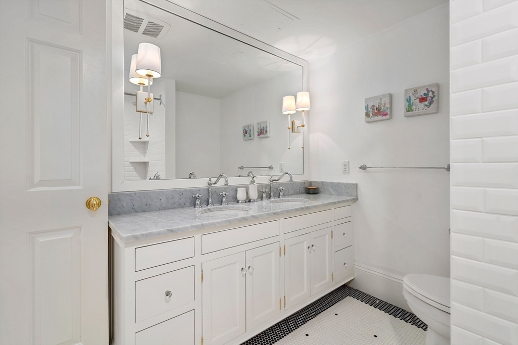 32 Commonwealth Ave # 1