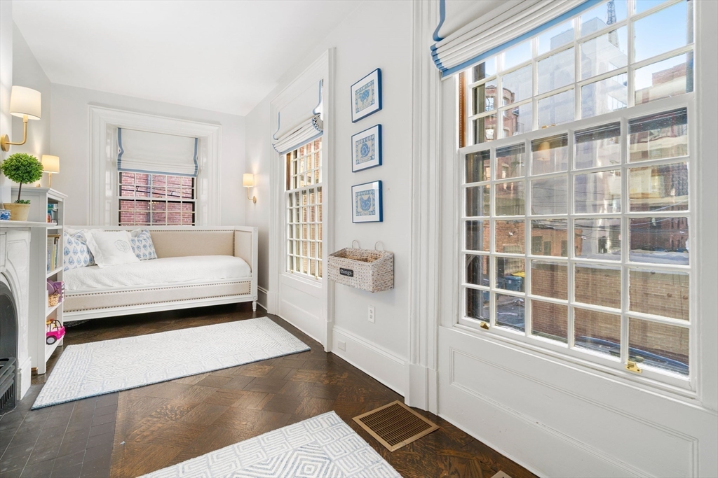 32 Commonwealth Ave # 1