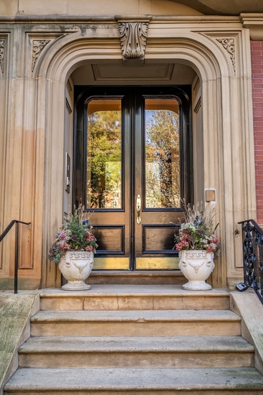 32 Commonwealth Ave # 1