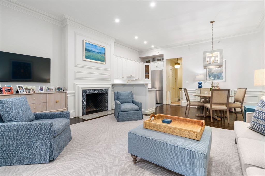 32 Commonwealth Ave # 1
