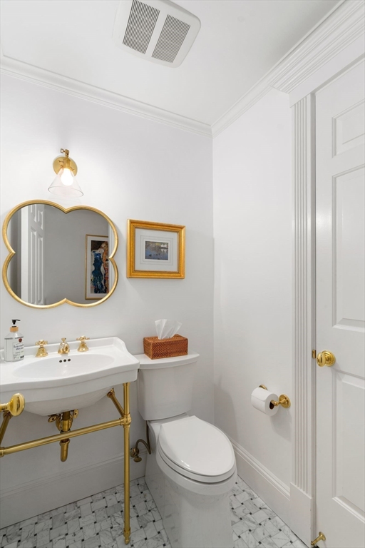 32 Commonwealth Ave # 1