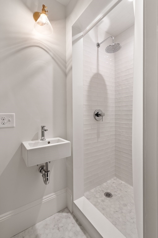 32 Commonwealth Ave # 1
