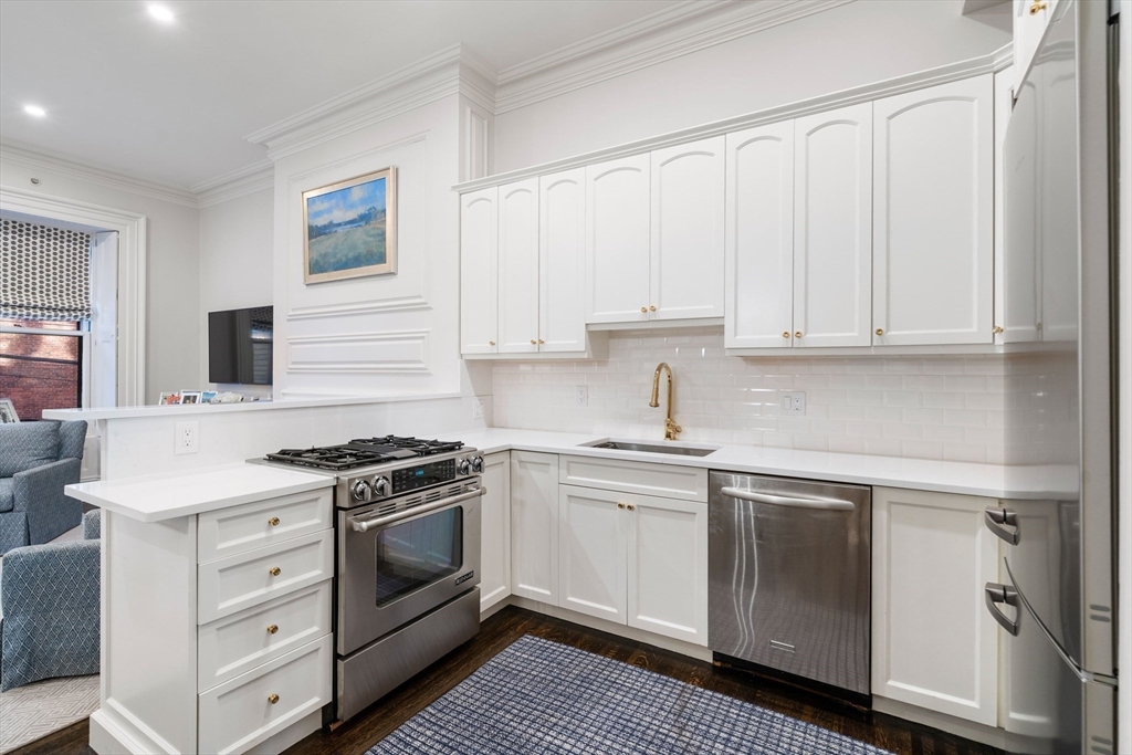 32 Commonwealth Ave # 1