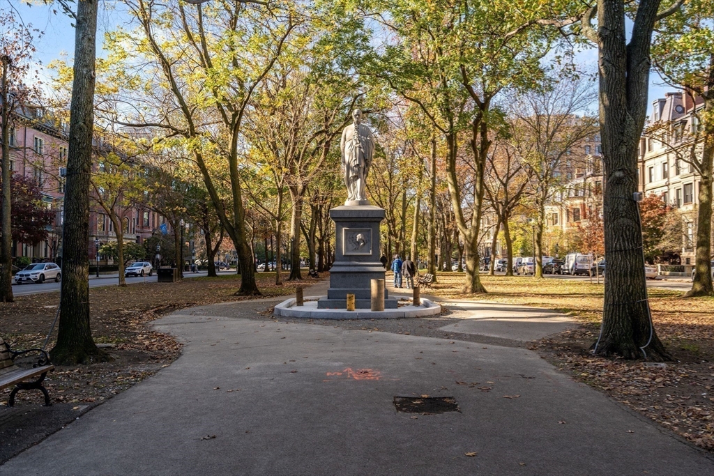 32 Commonwealth Ave # 1