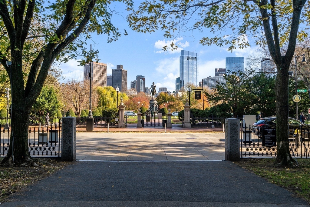 32 Commonwealth Ave # 1
