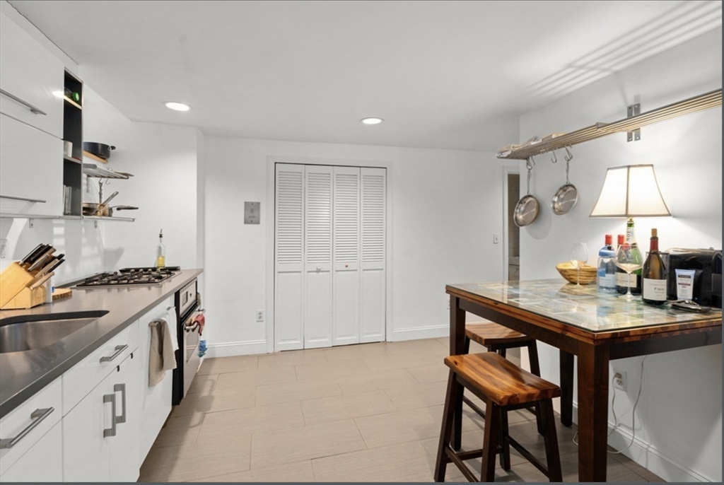 16 Dartmouth Place # 1