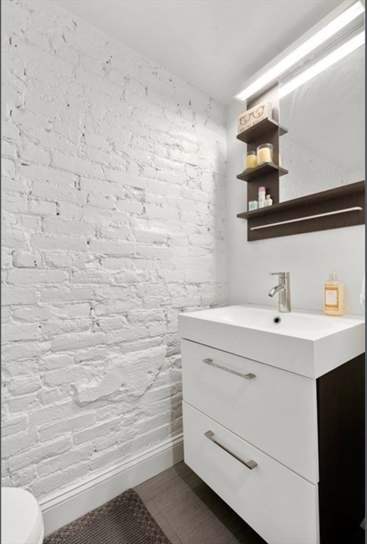 16 Dartmouth Place # 1