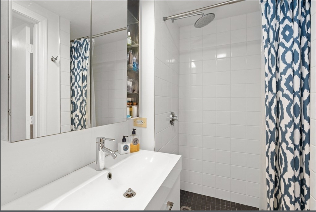 16 Dartmouth Place # 1