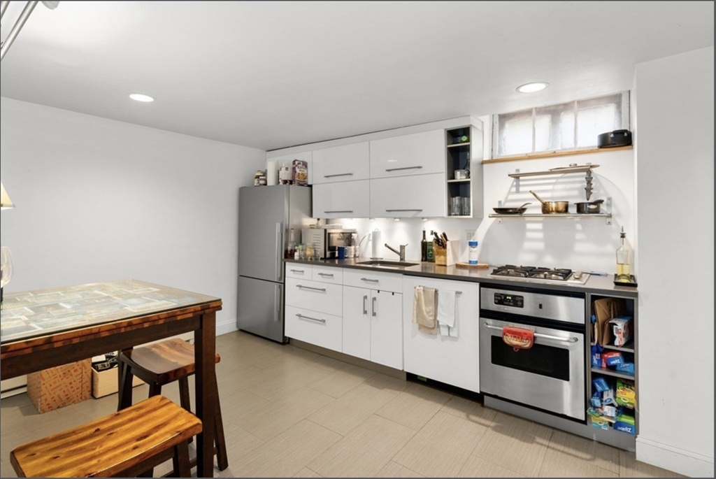 16 Dartmouth Place # 1