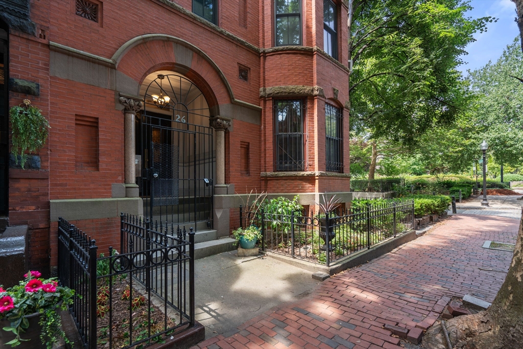 26 Wellington Street # 4