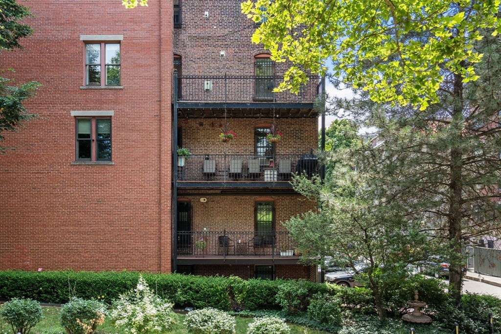26 Wellington Street # 4