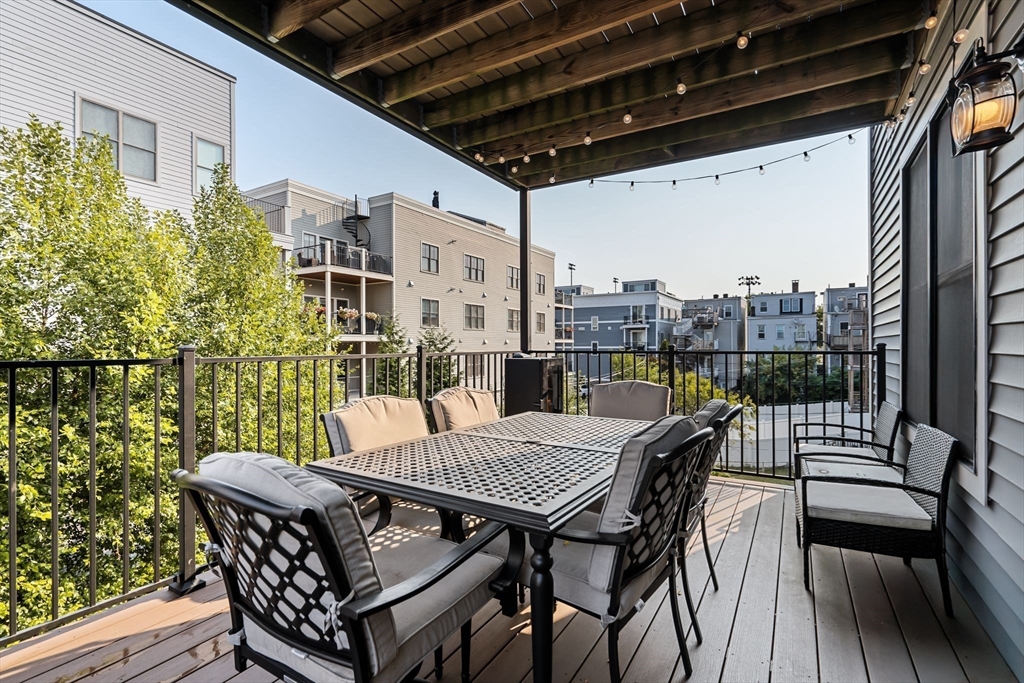 724 E 2nd St # 2