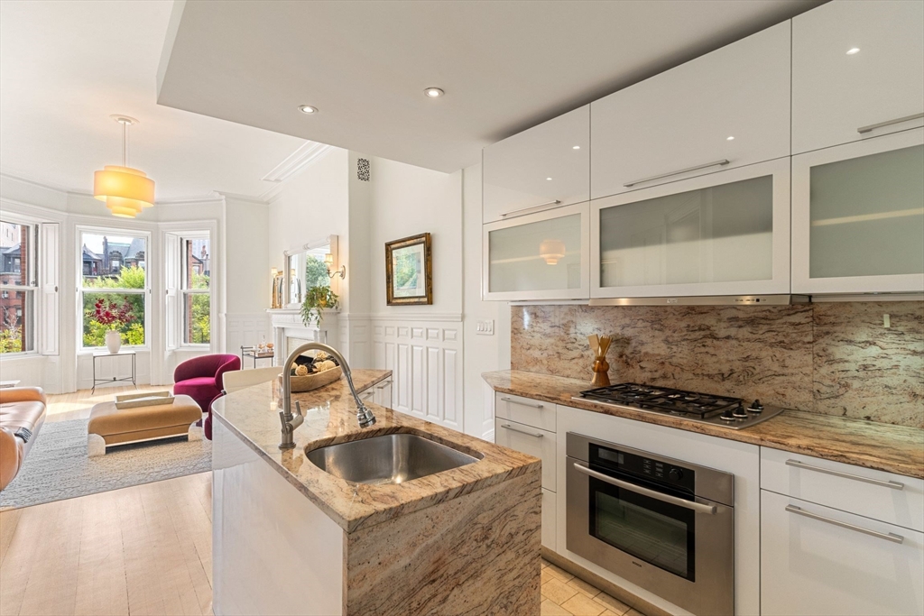 339 Commonwealth Ave # 2