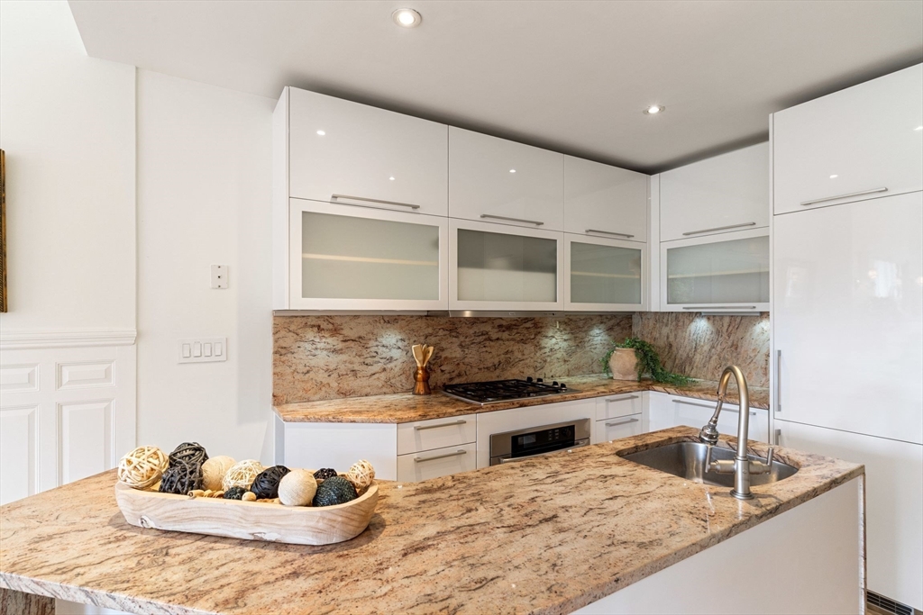 339 Commonwealth Ave # 2