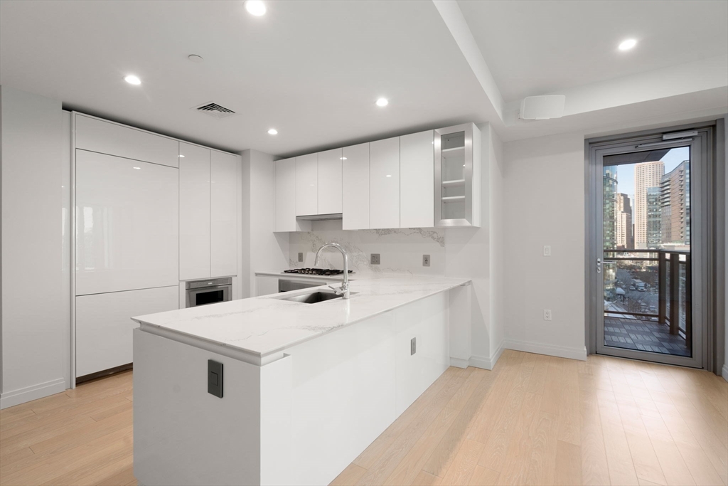 133 Seaport Blvd # 808