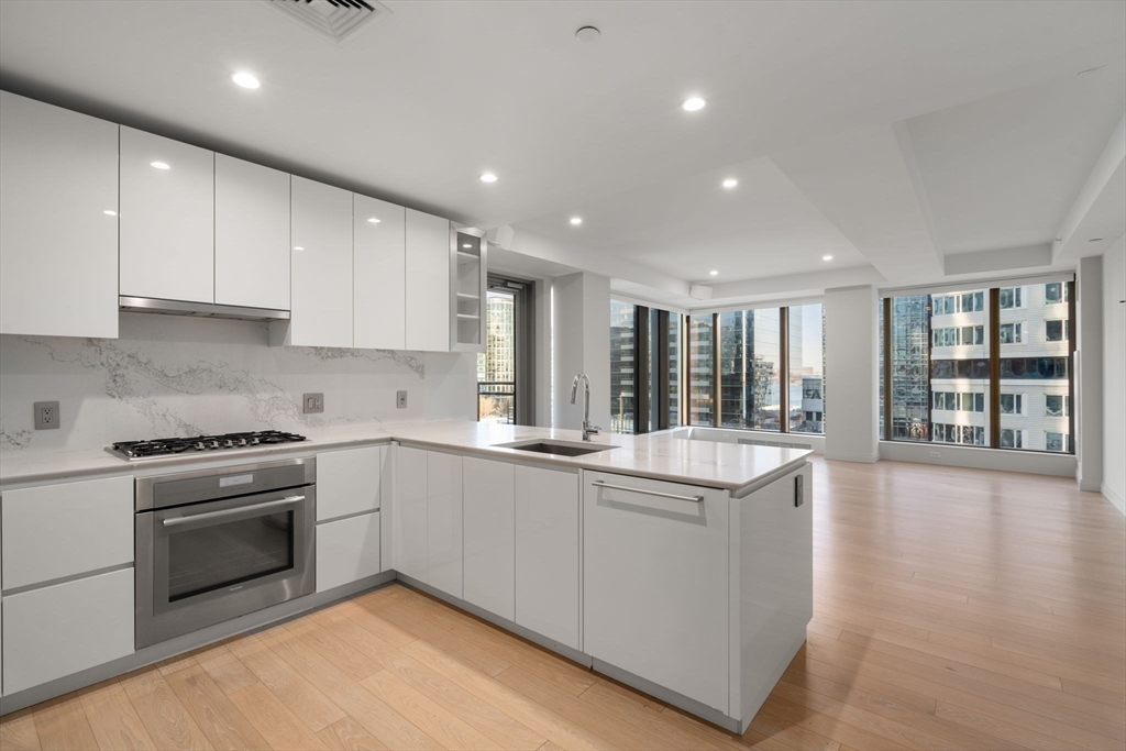 133 Seaport Blvd # 808