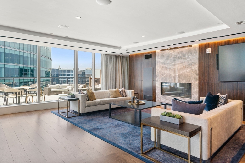 133 Seaport Blvd # 808