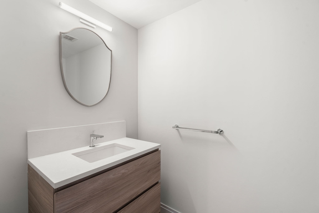 133 Seaport Blvd # 808