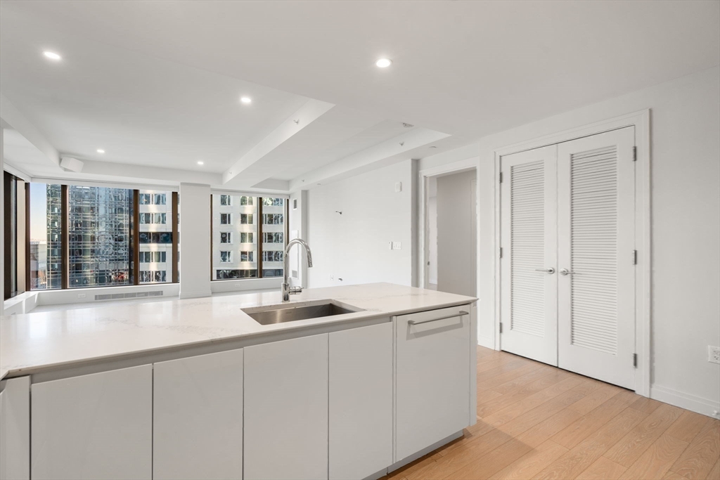 133 Seaport Blvd # 808