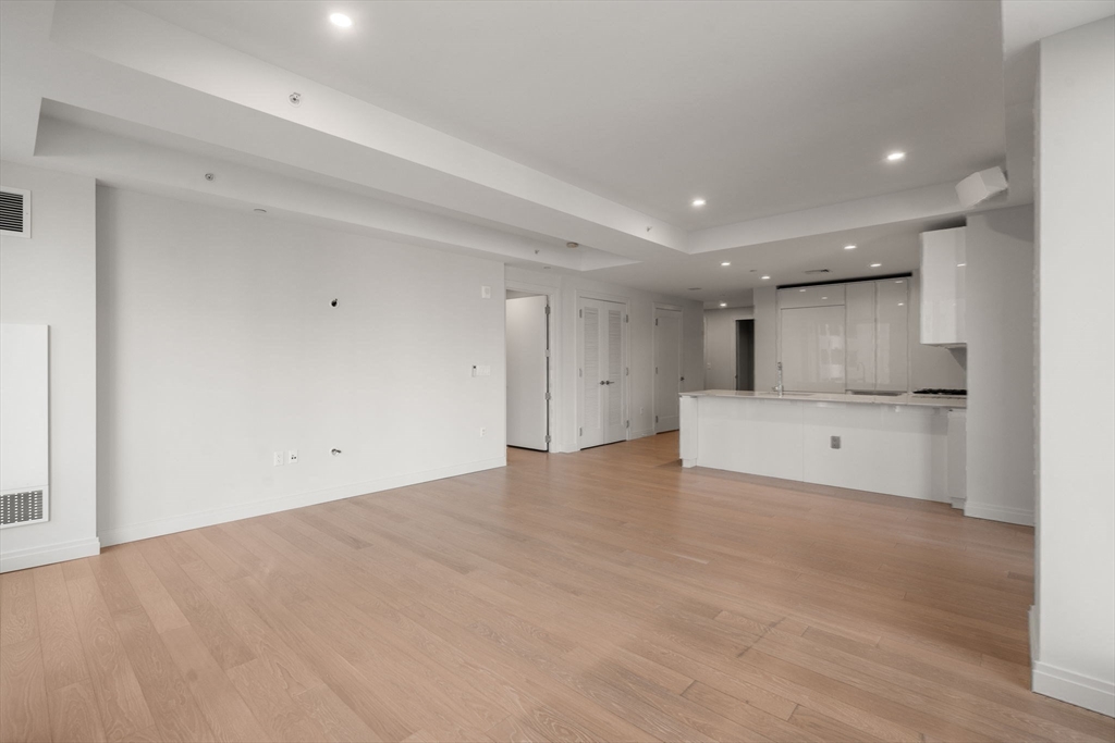 133 Seaport Blvd # 808