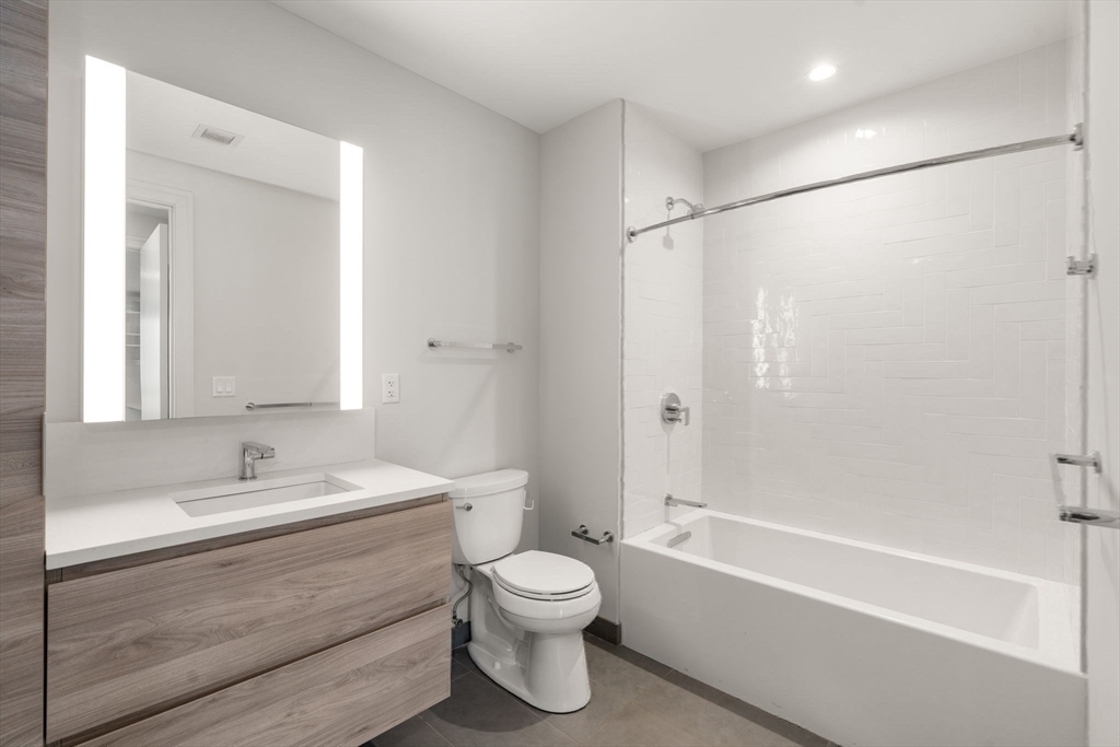 133 Seaport Blvd # 808