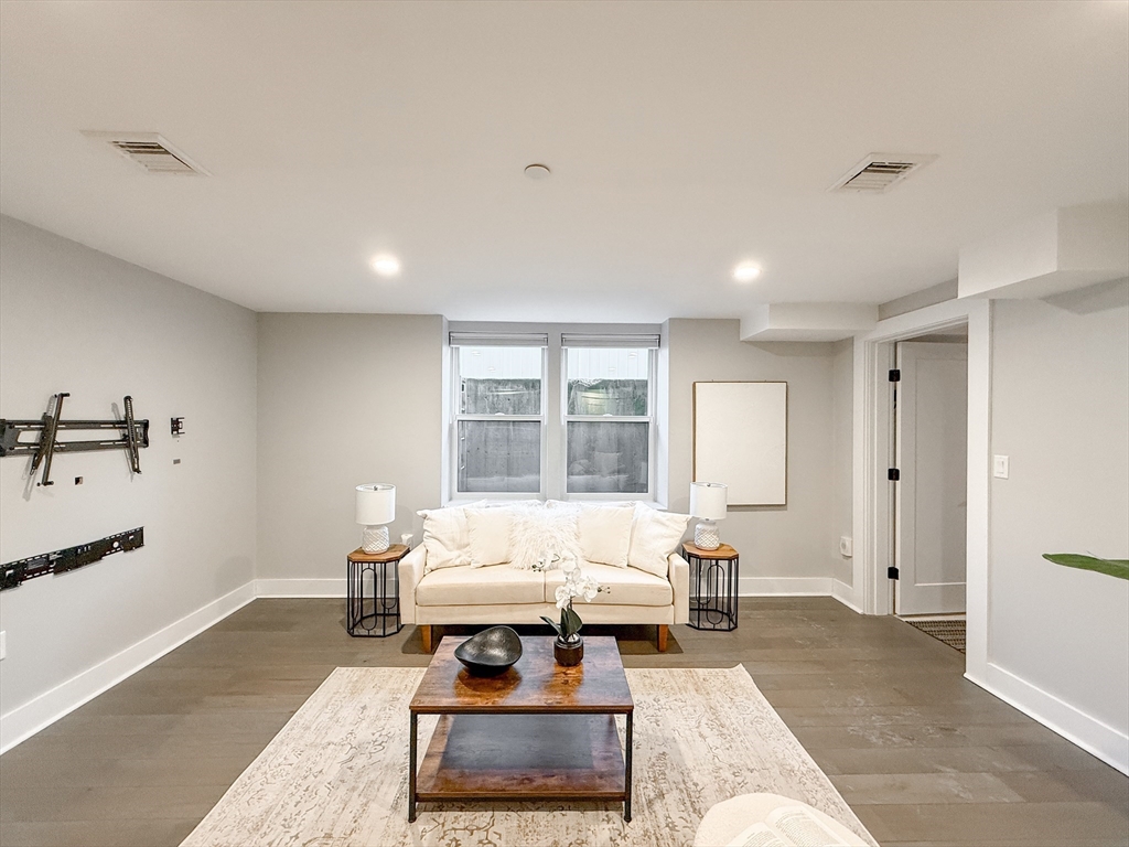 39 Murdock St # 1