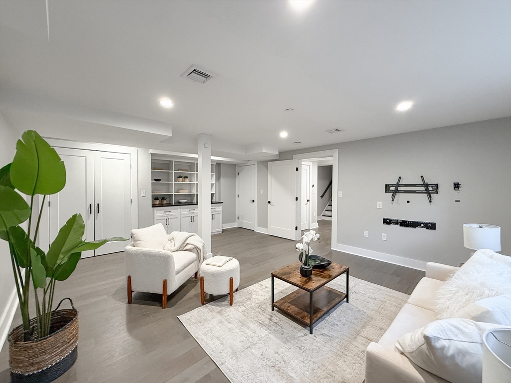 39 Murdock St # 1