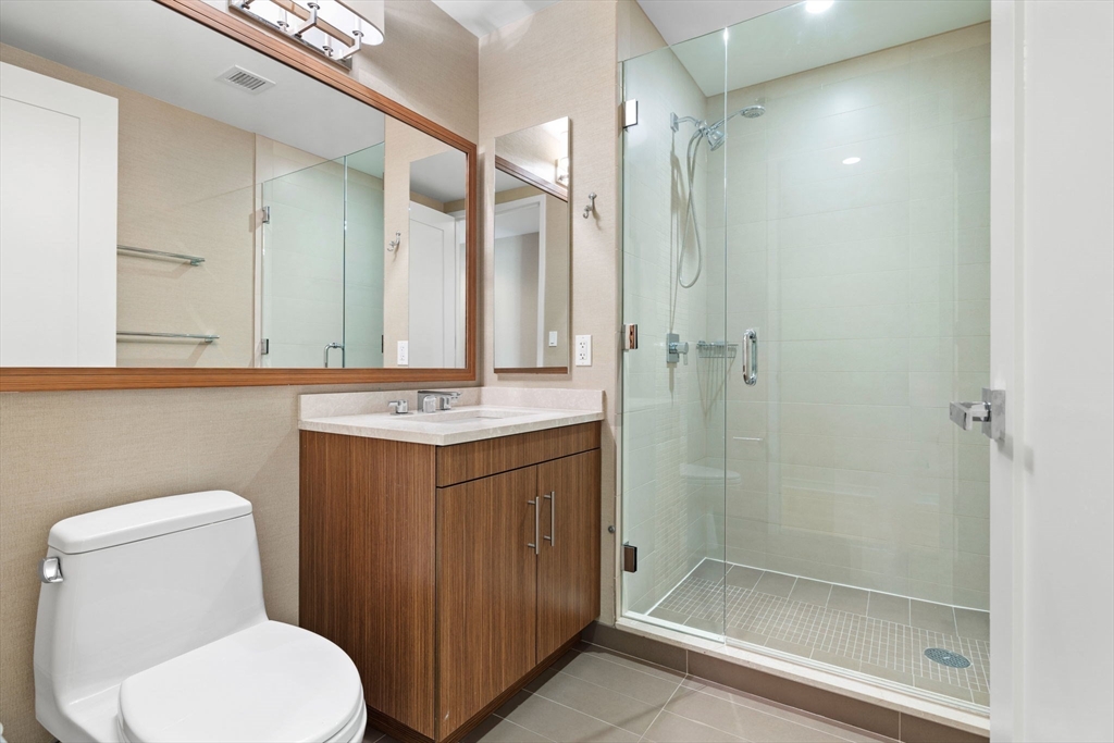 580 Washington Street # 15E