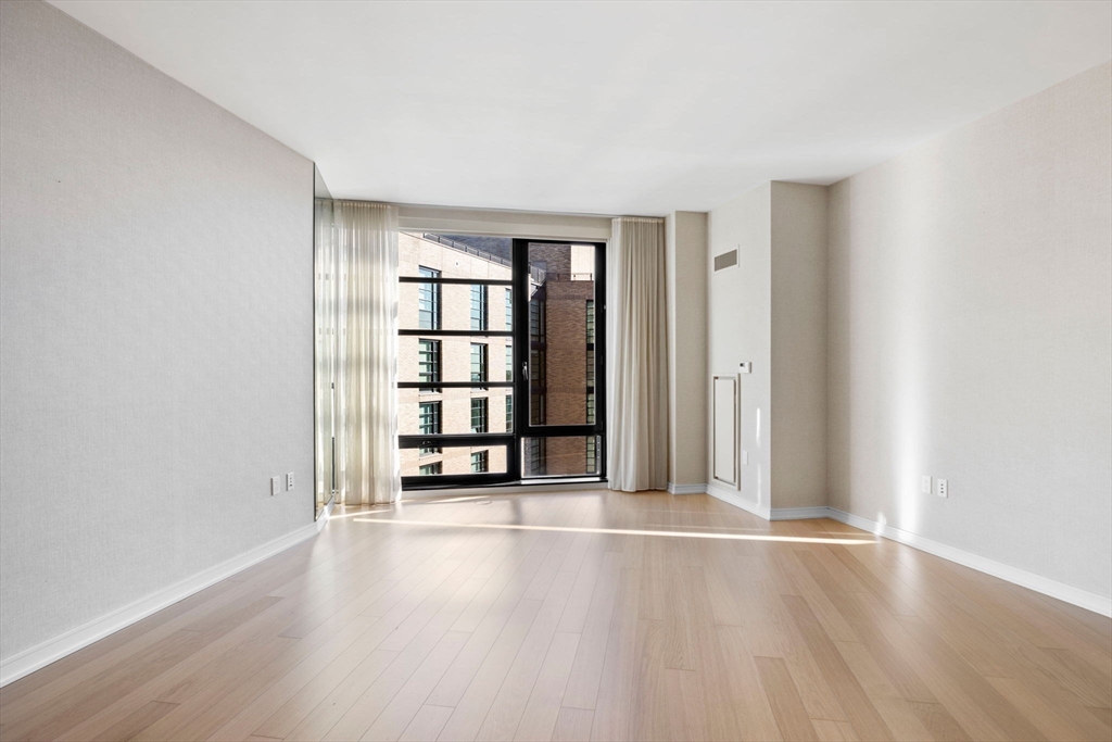 580 Washington Street # 15E