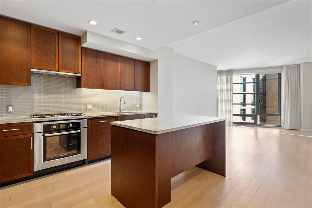 580 Washington Street # 15E