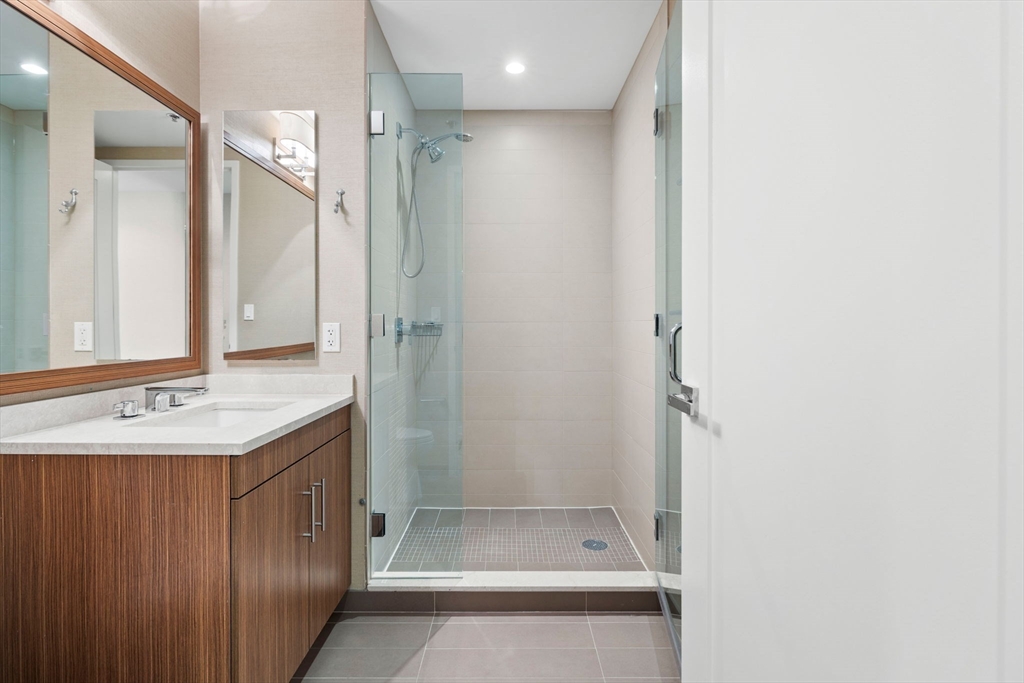 580 Washington Street # 15E