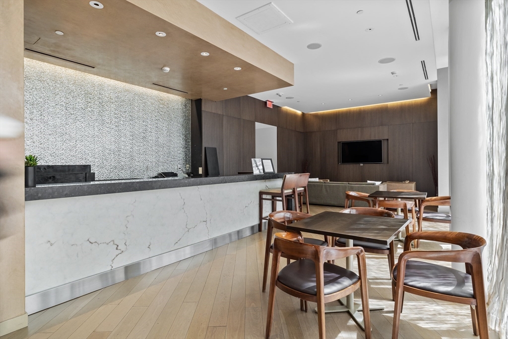 580 Washington Street # 15E