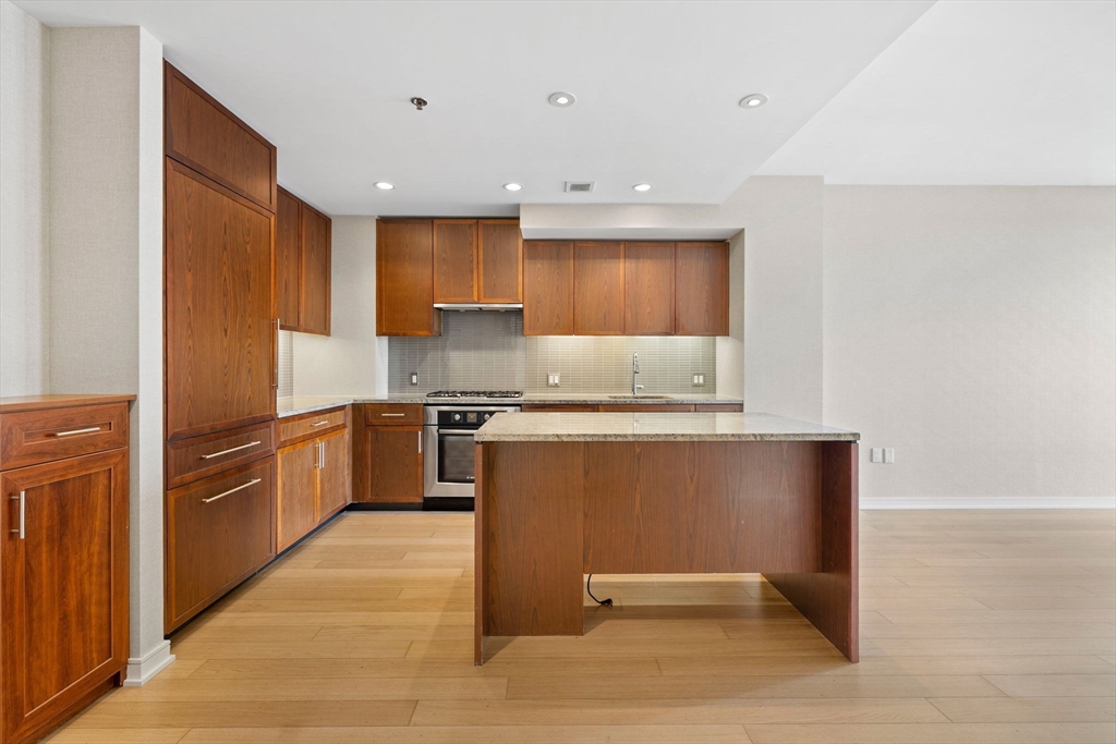 580 Washington Street # 15E