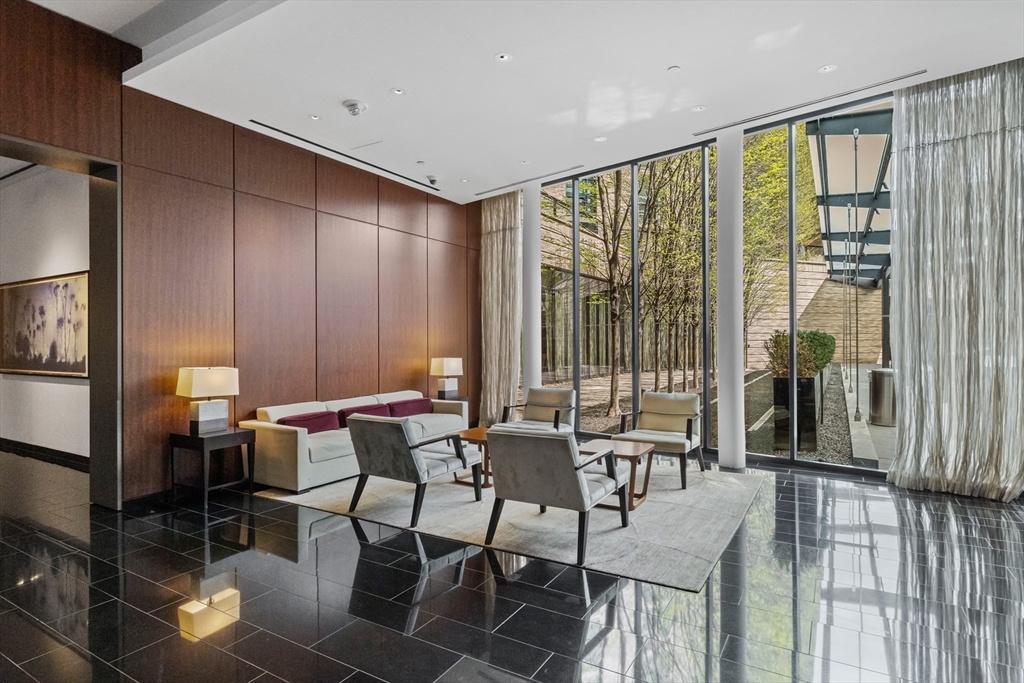 580 Washington Street # 15E
