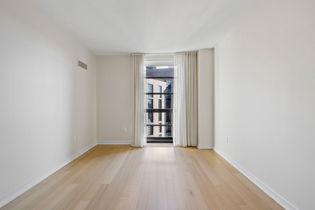 580 Washington Street # 15E