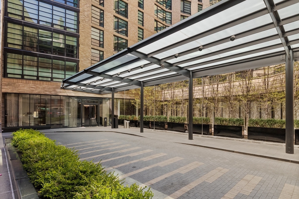580 Washington Street # 15E