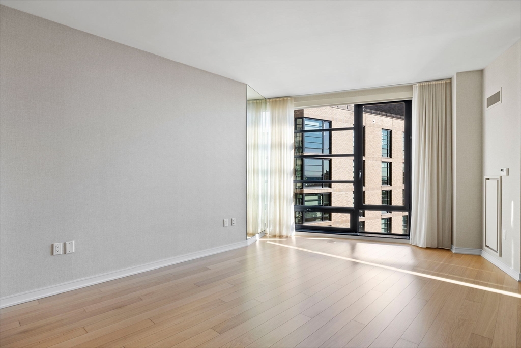 580 Washington Street # 15E